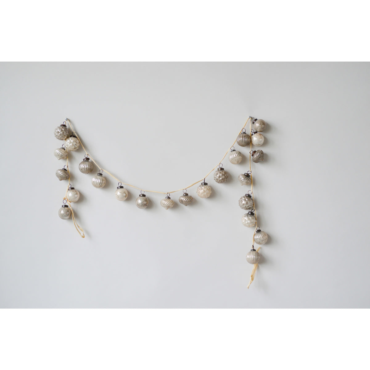Embossed Mercury Cream Glass Ornament Garland